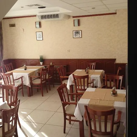 Elena Hotel 3*